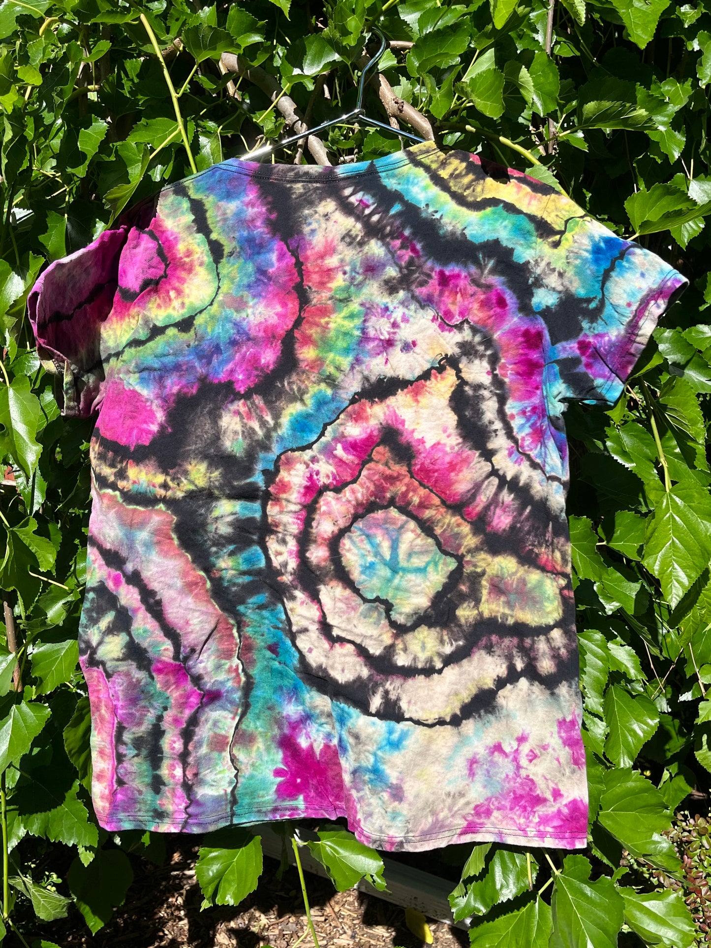 Large - Rainbow Geode Dye V-Neck
