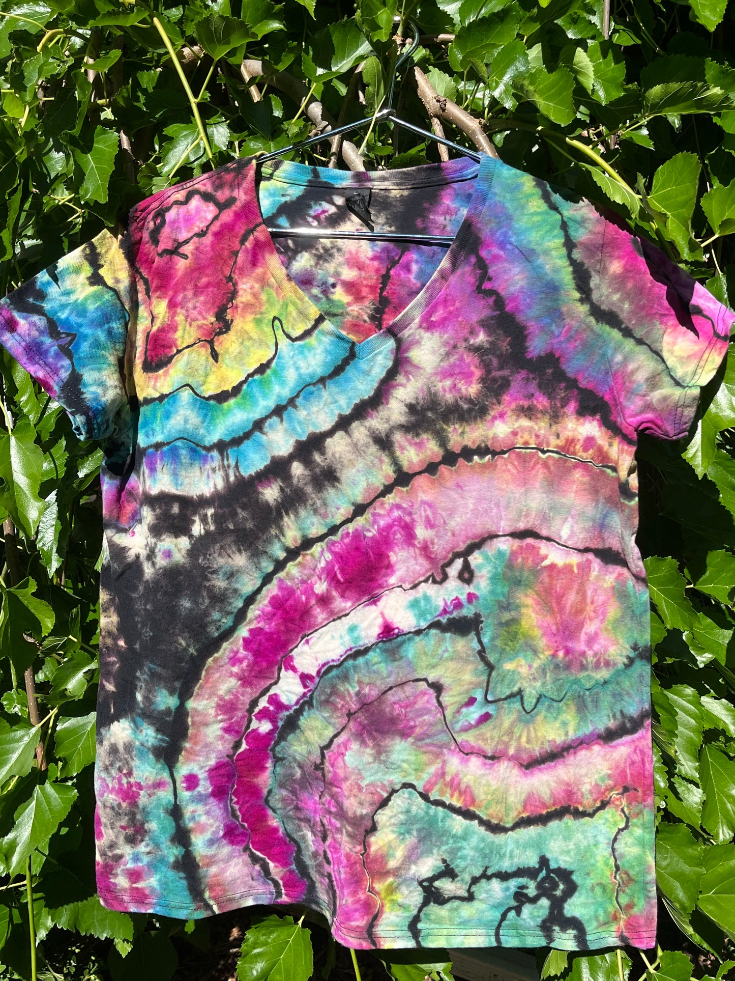 Large - Rainbow Geode Dye V-Neck