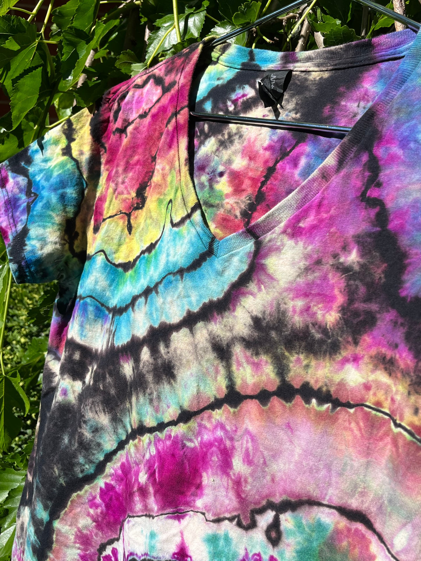 Large - Rainbow Geode Dye V-Neck